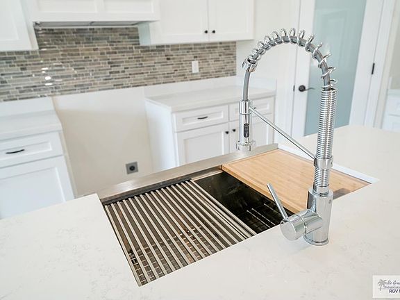 4th image of 7144 Dahlia Cir