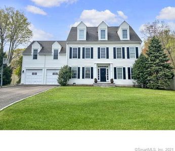 10 Riverbank Ct, New Canaan, CT, 06840