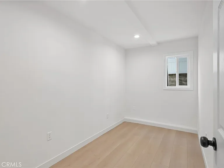 6221 Mammoth Ave — Photo 18