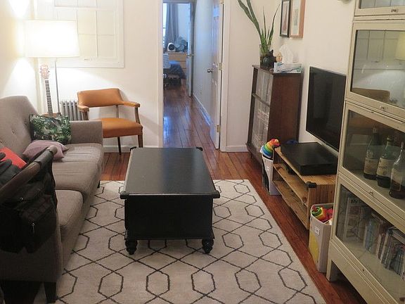 2nd image of 219 Manhattan Ave