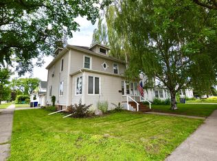 221 10th St S, Moorhead, MN 56560