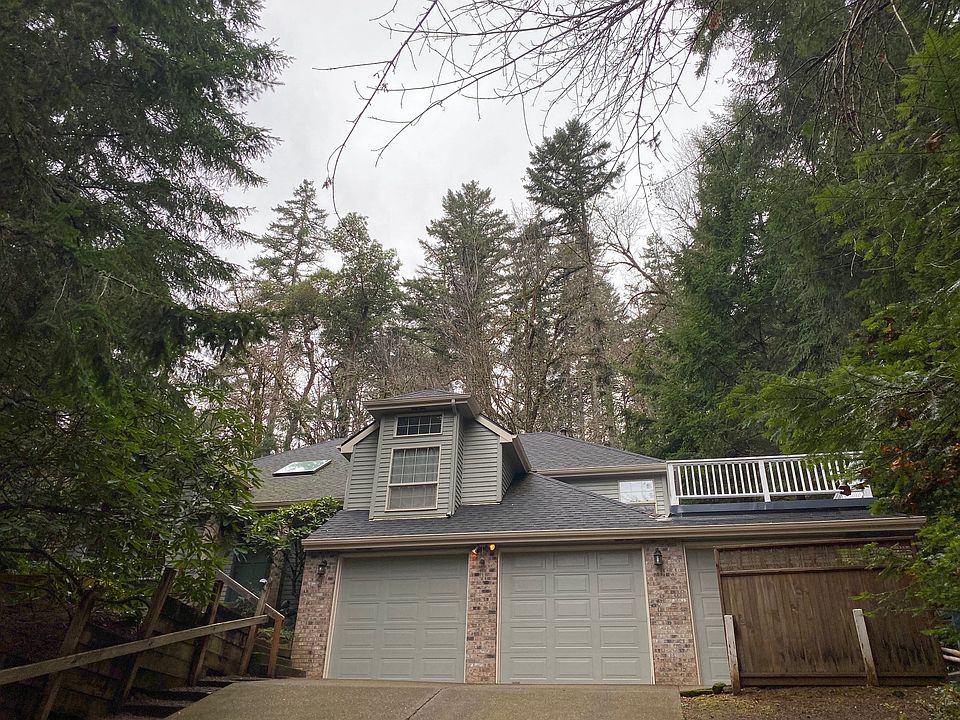 2nd image of 933 NW Raintree Dr