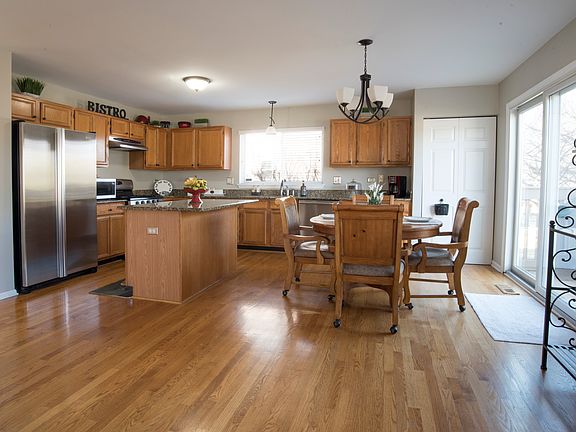4th image of 4741 Bordeaux Dr