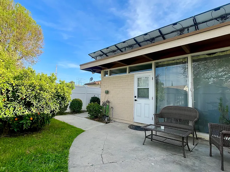25662 Lane St — Photo 3