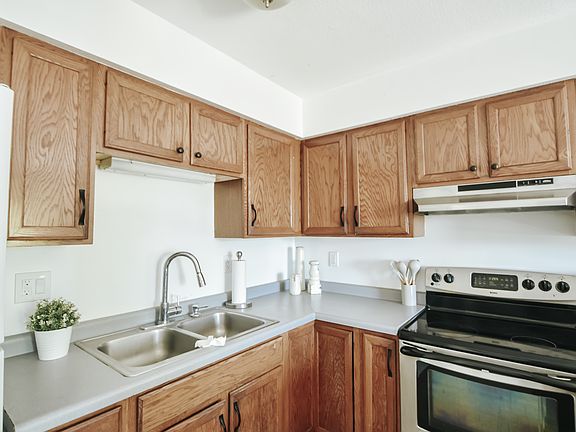 4th image of 2549 Malmquist Ave