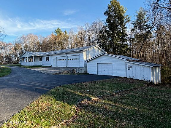 2nd image of 3514 Mount Helen Rd