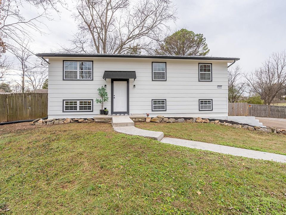 Newly renovated. Front entrance accessories not included.