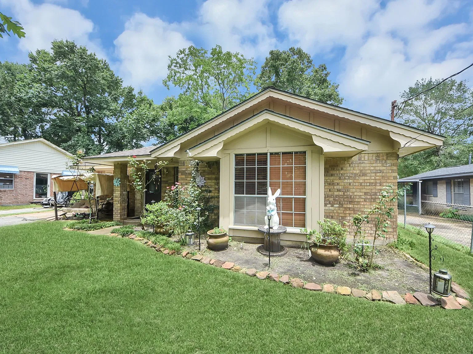 3 bed, 2.0 bath, 1752 sqft, $1,950 — Photo 4