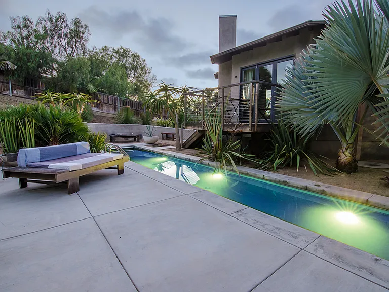 1072 Urania Ave — Photo 14