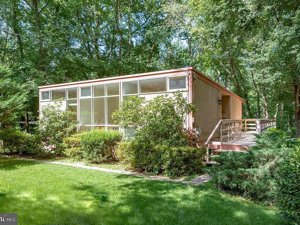 1st image of 7416 Rebecca Dr