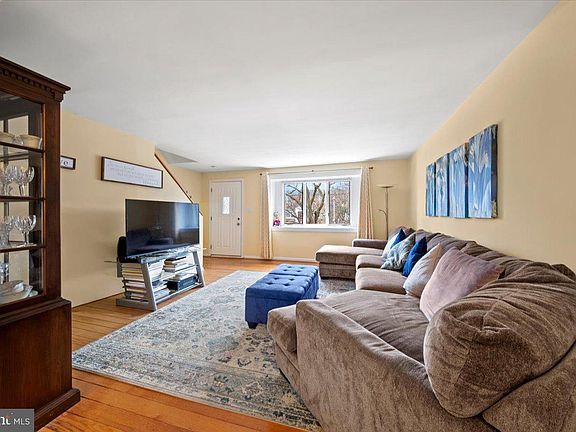 5th image of 455 Conger Ave