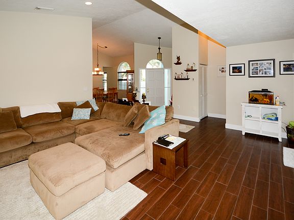4th image of 15218 Wilshire Cir S