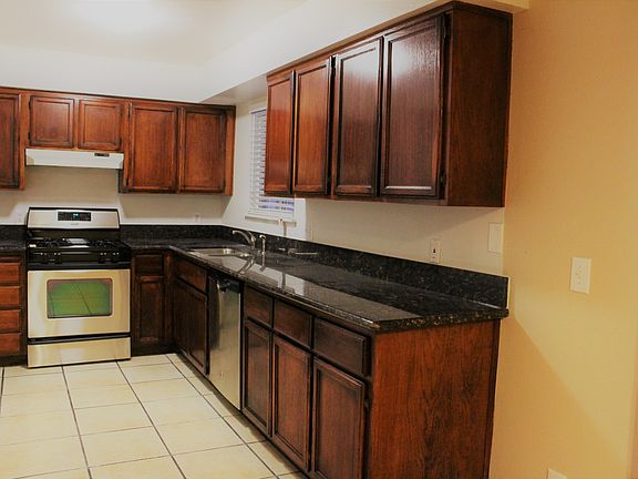4th image of 1005 Bird Springs Dr