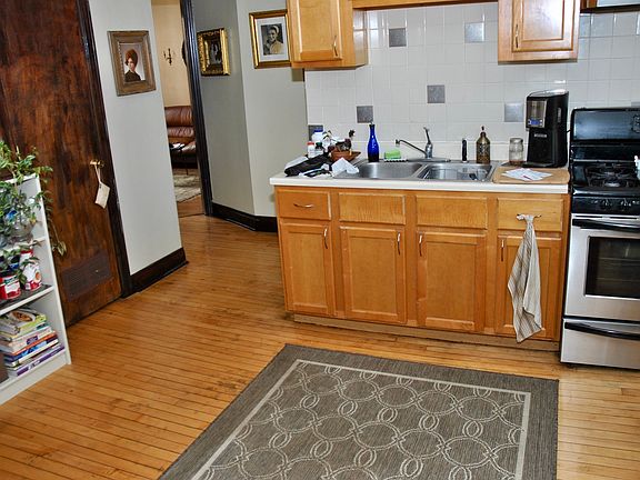 5th image of 4342 N Sawyer Ave APT 2R