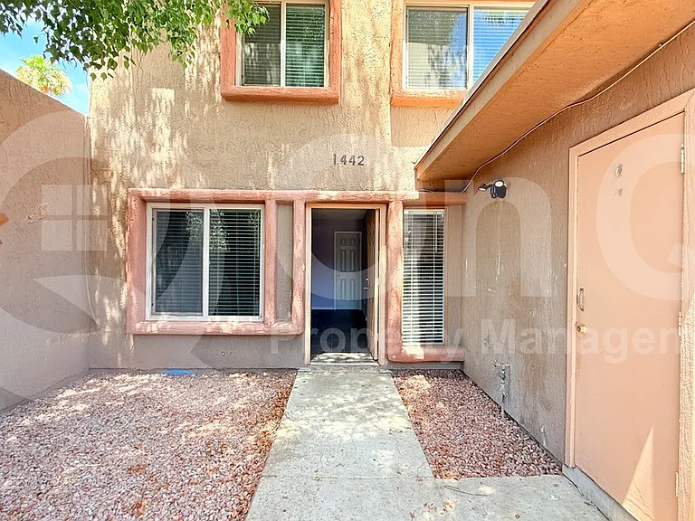 1442 N 53rd Dr — Photo 2