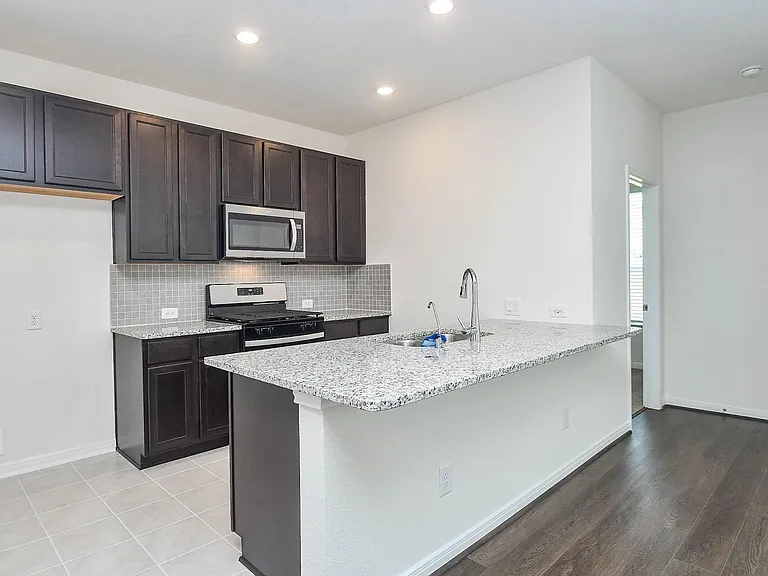 25230 Benroe St — Photo 2