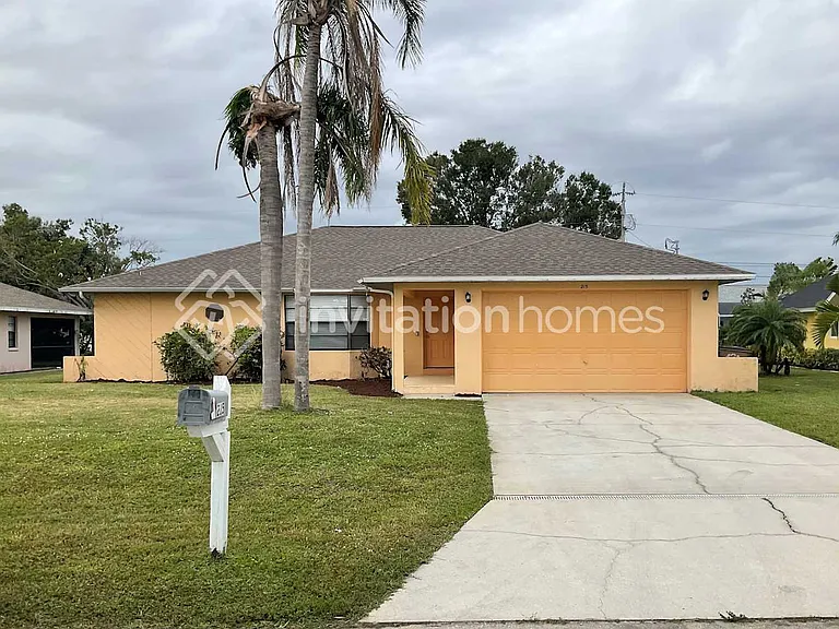 215 SE 19th Ter — Photo 1