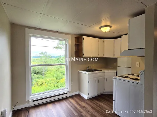 1190 Augusta Rd APT 8, Belgrade, ME 04917