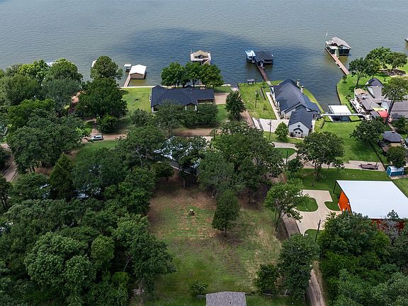 3rd image of 18280 Red Oak Dr