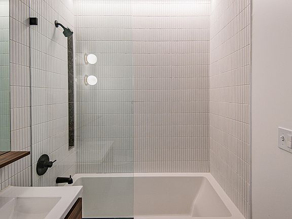 4th image of 224 N 7th St #107