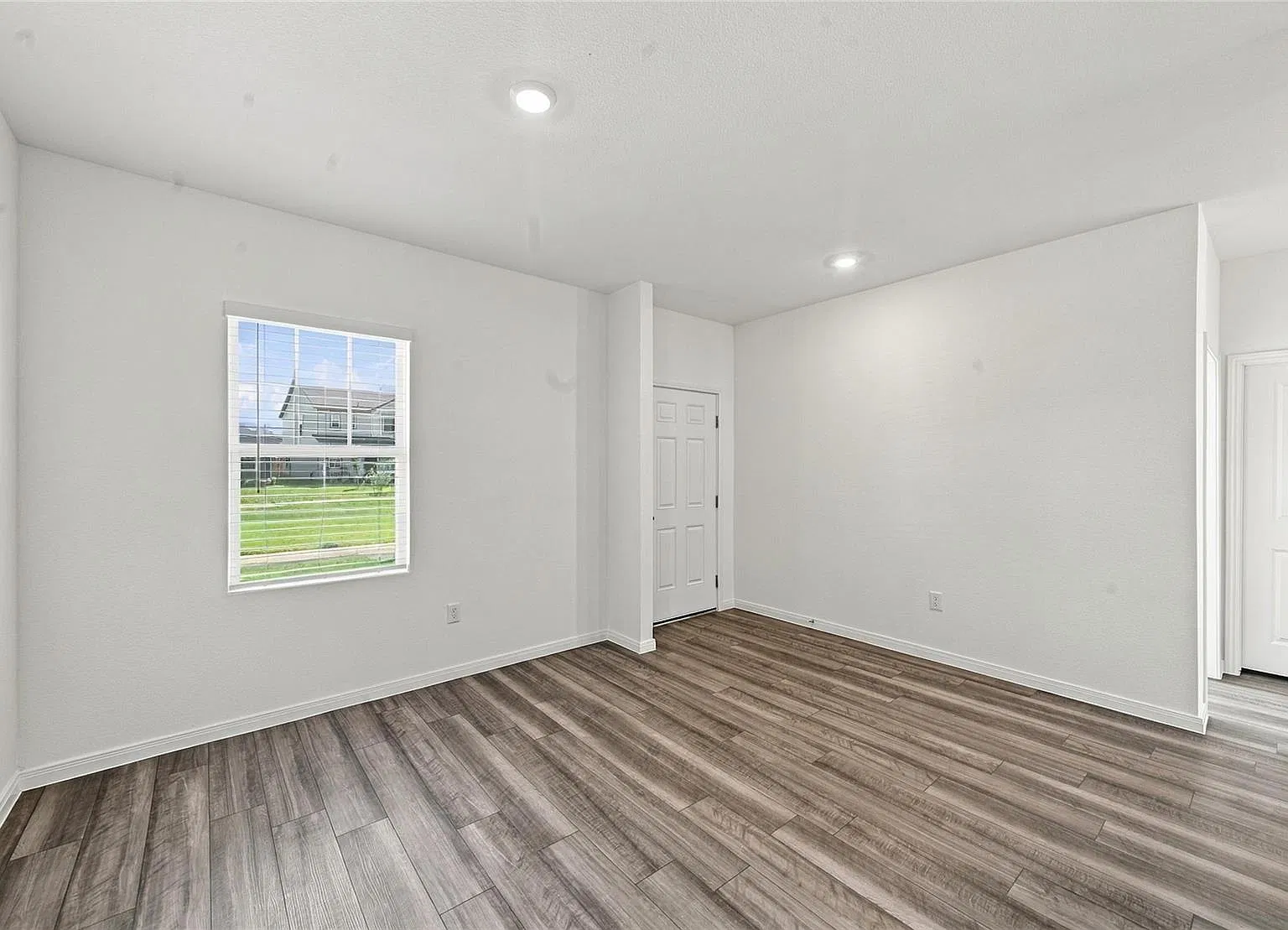 4 bed, 3.0 bath, 2226 sqft, $2,100 — Photo 4