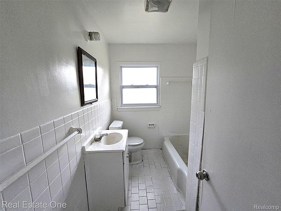 3rd image of 6729 Stahelin Ave
