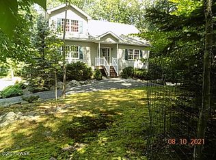 111 Duffys Dr, Dingmans Ferry, PA 18328