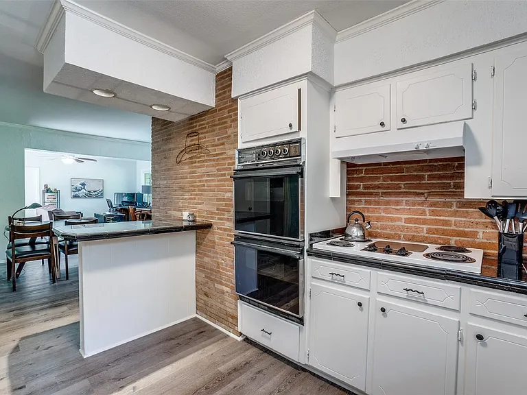 10208 Lake Gardens Dr — Photo 20