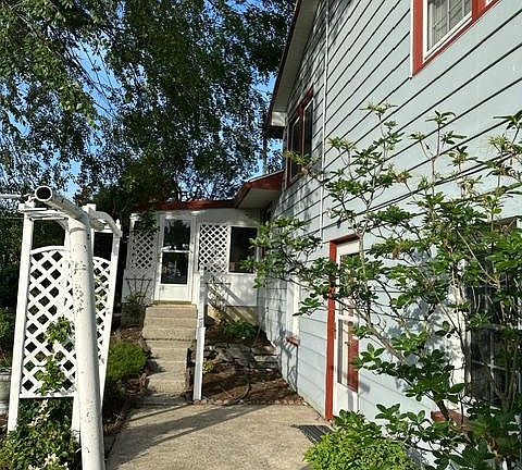 2nd image of 328 Cottage Pl