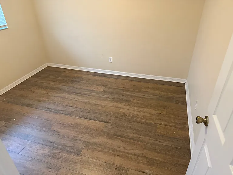 1129 Graystone Ave — Photo 6
