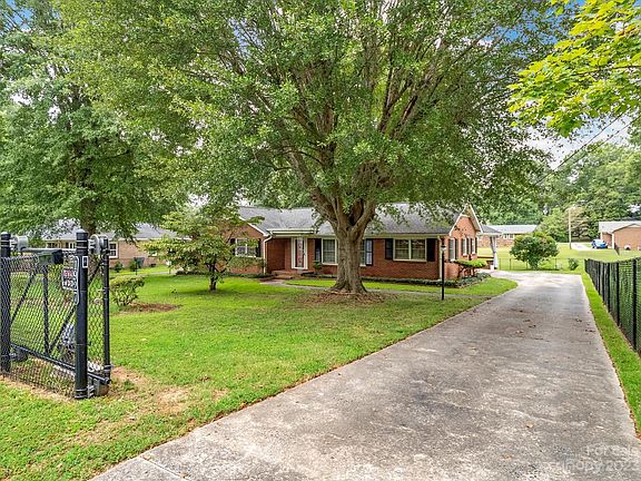 4th image of 1927 Berkshire Dr