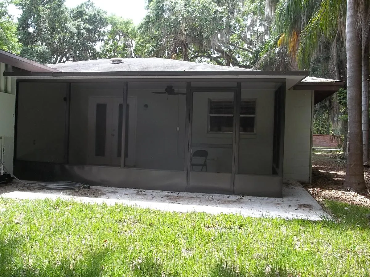 2 bed, 2000 sqft, $2,240 — Photo 2
