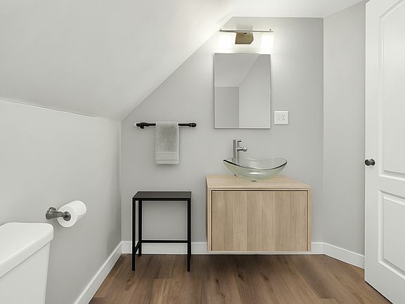 3rd image of 1576 Wyandotte Ave #3