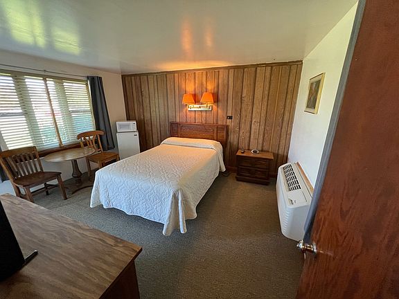 2nd image of 9097 Allentown Blvd Room 7