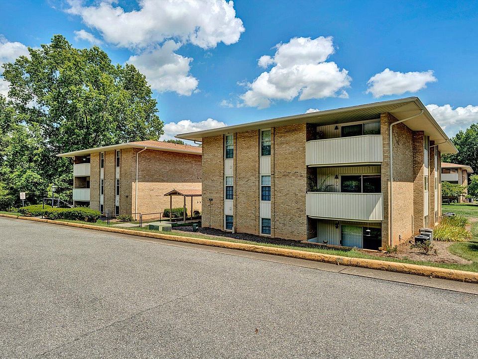 1st image of 5260 Crossbow Cir Unit 11A