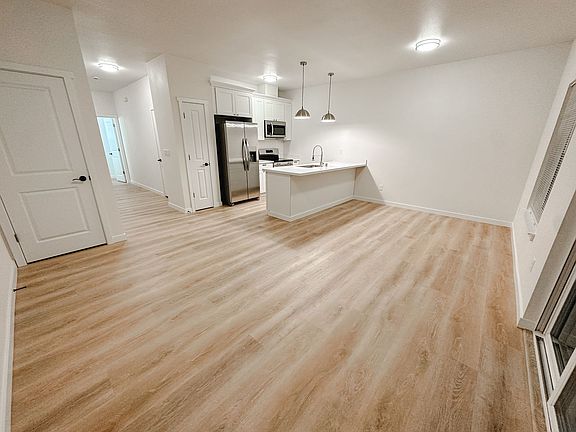 4th image of 204 Mashell Ave S #A