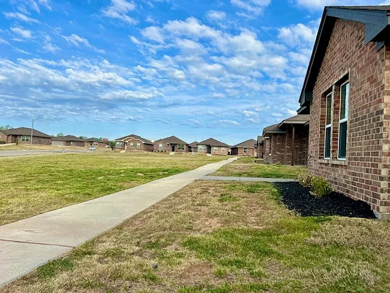 1256 Trailside Dr — Photo 3