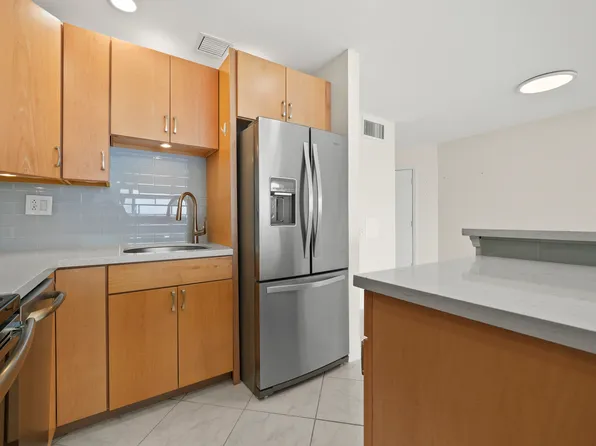 400 Wilma Cir #1-1-207, West Palm Beach, FL 33403