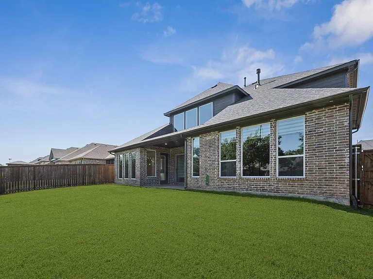 2521 Hampstead Ln — Photo 26