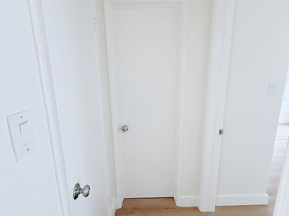5th image of 7228 Hazeltine Ave #1
