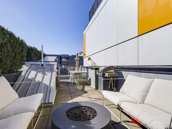 557 Cordova St E #312, Vancouver, BC V6A 1L8