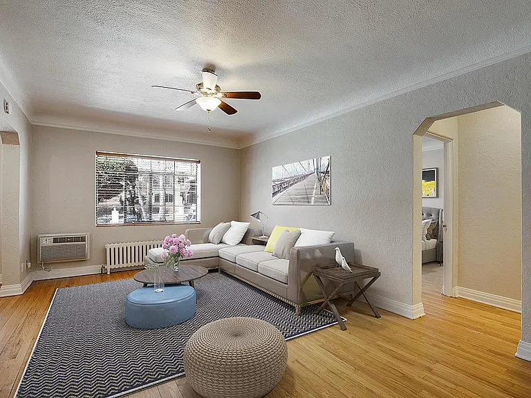 1310 N Franklin St — Photo 2