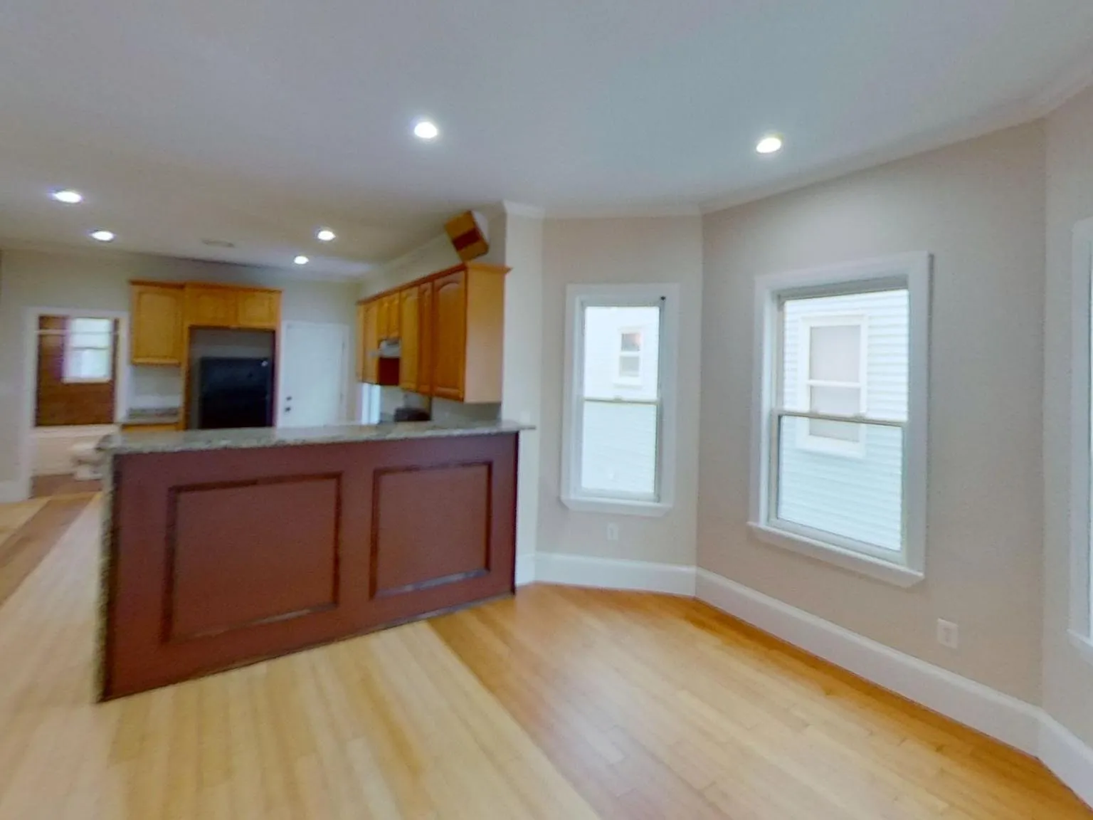 3 bed, 1294 sqft, $1,000 — Photo 4