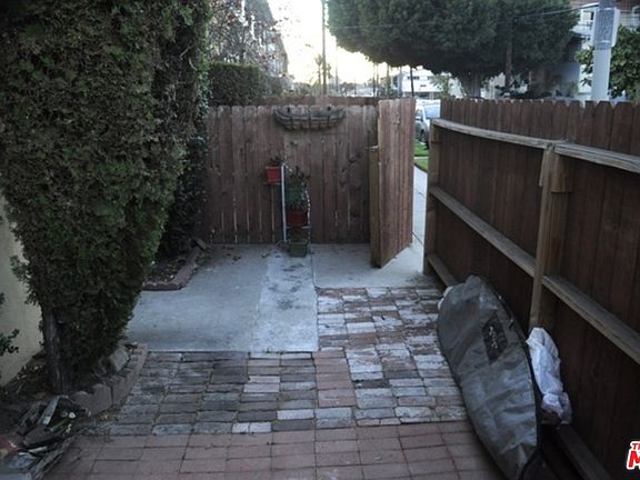 3rd image of 3603 S Mentone Ave #2