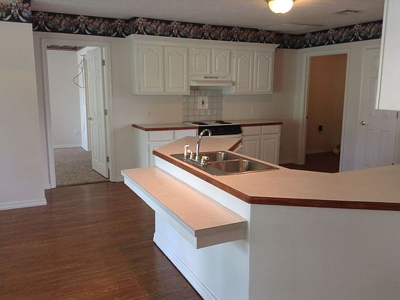 4th image of 233 E Wayside Dr