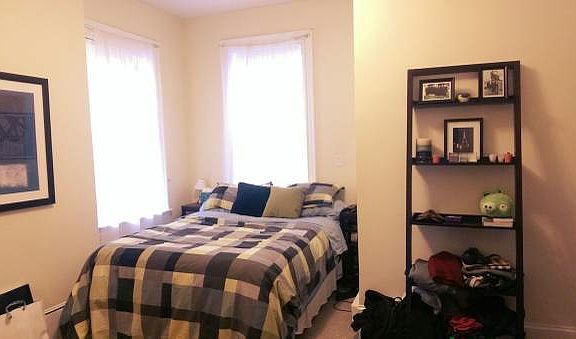 Bedroom fits queen bed