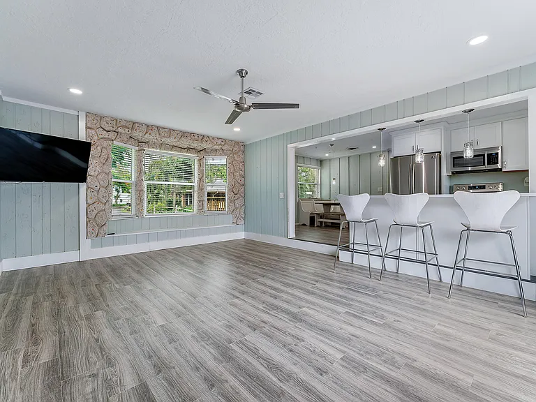 856 SW Rustic Cir — Photo 10