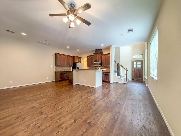 26 Cheswood Manor Dr — Photo 4
