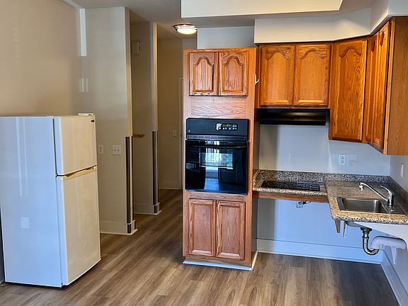 2nd image of 1600 Soquel Ave #201