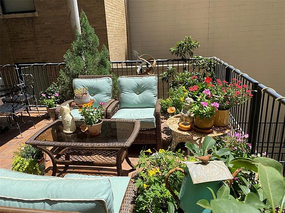 2nd image of 411 W 7th St APT 401